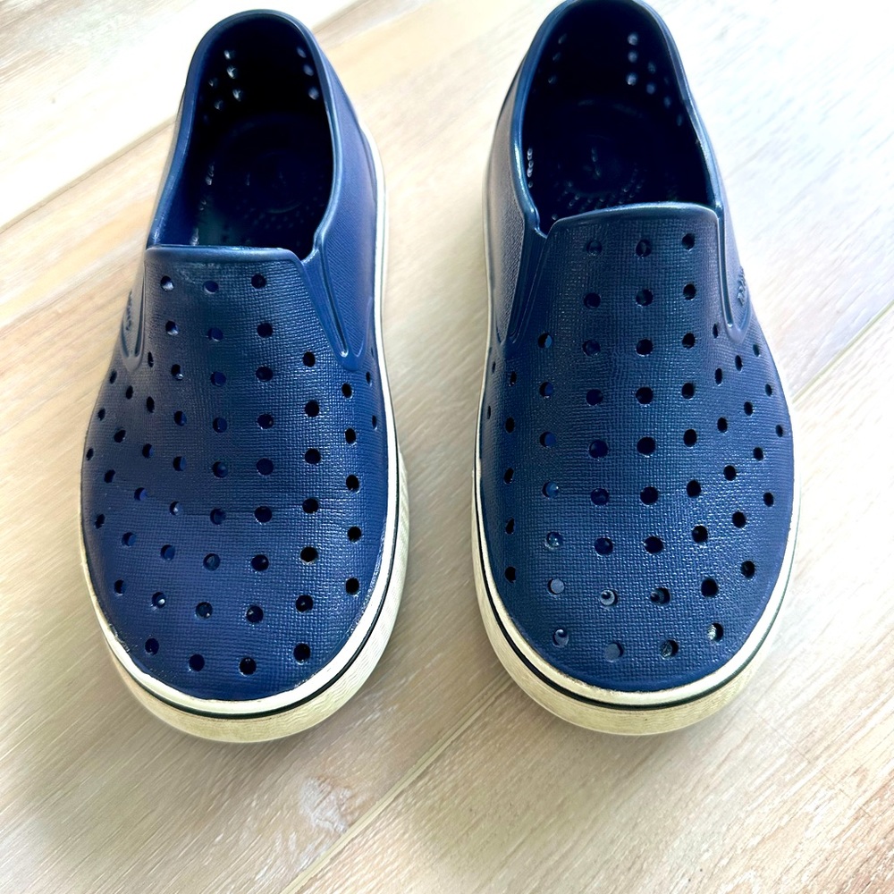 Native miles shoes, size13 kids, navy and white, great condition